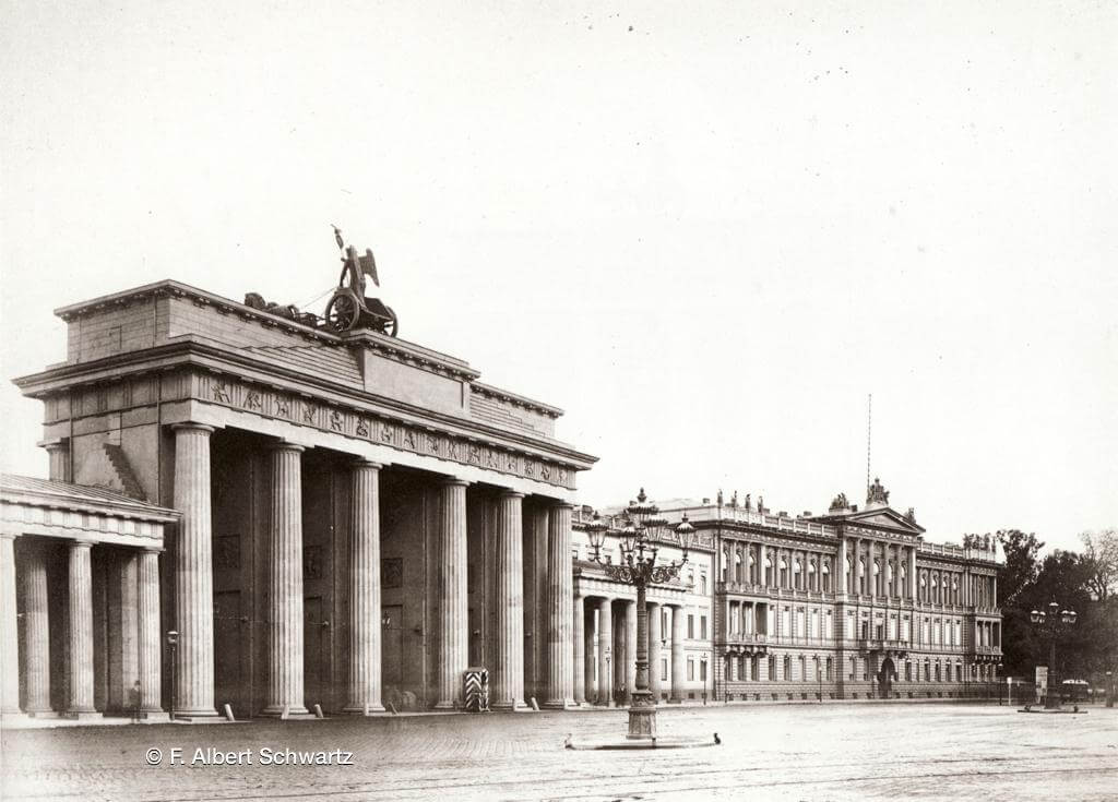 Berlin_Brandenburger_Tor_Schwartz_1885