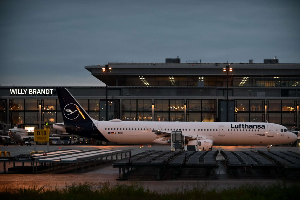 on the way to take off: Lufthansa